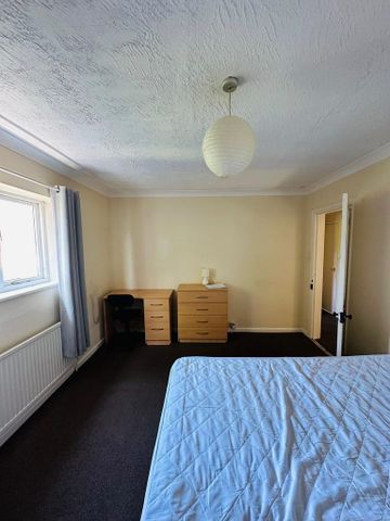 4 bedroom semi-detached house to rent - Photo 5