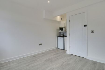 Studio to rent - Photo 2