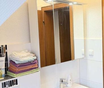 ESSEN-HUTTROP: GEMÜTLICHE, HELLE 3-ZIMMER-DG-WOHNUNG CA. 66 M² MIT ... - Photo 6