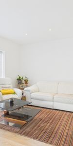 2 bed apartment to rent in Chenies Mews, Chalfont Station Road, Little Chalfont, Amersham, Buckinghamshire, HP7 9FG - Photo 3