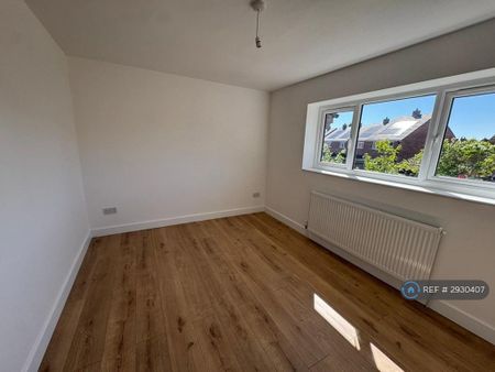 3 bedroom end of terrace house to rent - Photo 4