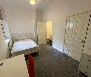 3 bedroom apartment to rent - Photo 4