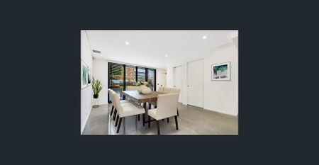 Stunning near new family residence - Available Now! - Photo 3