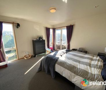 Family Living - Photo 4