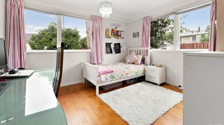Family home in Manurewa - Photo 3
