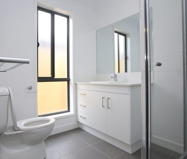 Spacious & Well-Maintained Family Home in a Prime Location - Photo 4