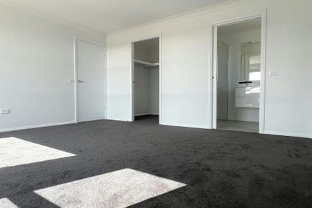 FAMILY DREAM HOME! - Photo 5