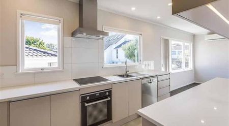 5 Bedrooms, One Tree Hill - Photo 3