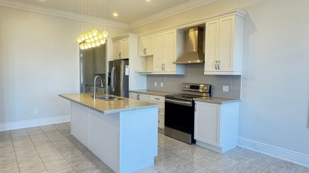 For Lease - 10 Ken Sinclair Crescent, Aurora, Ontario - Photo 5