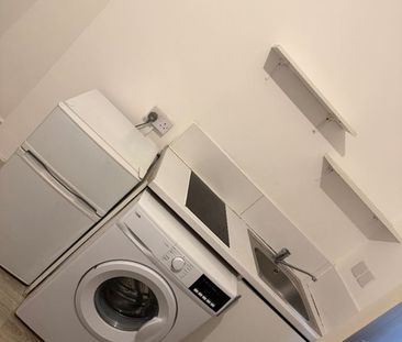 Studio Flat, Streatham High Road, SW16 - Photo 4