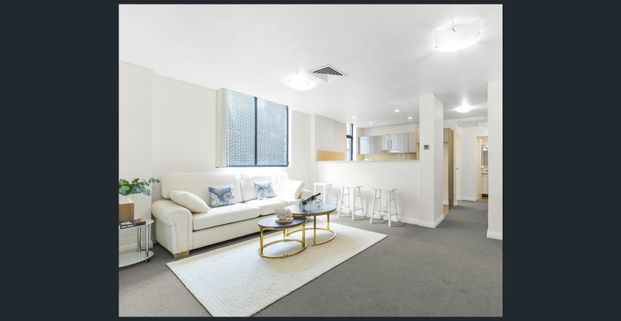 Spacious 2 Bedroom Apartment in Ideal Location - Photo 1