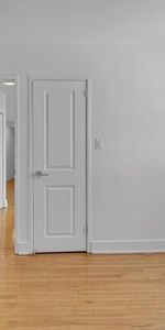 389-401 Yonge Street Apartments - Photo 3