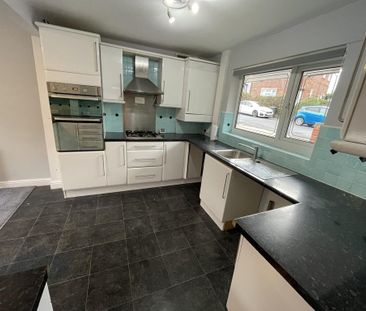 3 bedroom semi-detached house to rent - Photo 6