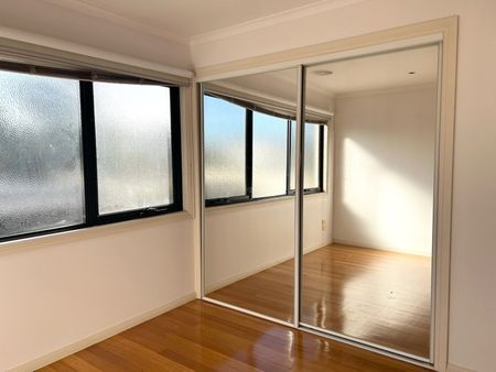 2/17 Loch Street, Coburg VIC 3058 - Photo 5