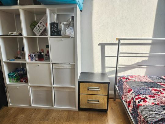 Room in a Shared Flat, London, SW11 - Photo 1