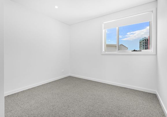 Brand New Luxury Home in Shell Cove Marina - Photo 1