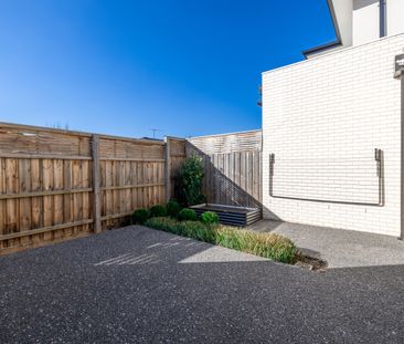 4A Adrienne Crescent, Mount Waverley VIC 3149 - House For Rent | Do... - Photo 1