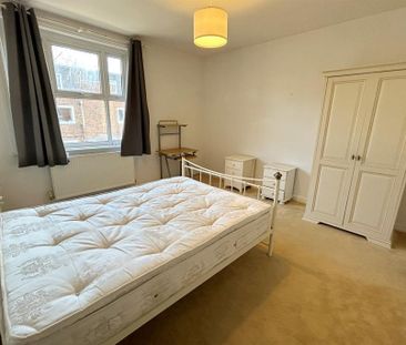 3 bedroom terraced house to rent - Photo 3