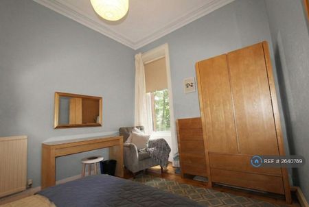 3 bedroom flat to rent - Photo 2