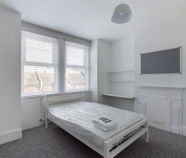 4 bedroom terraced house to rent - Photo 5