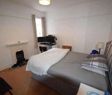 To Rent Columbia Road, Ensbury Park, Bournemouth, BH10 £1,200 pcm T... - Photo 1