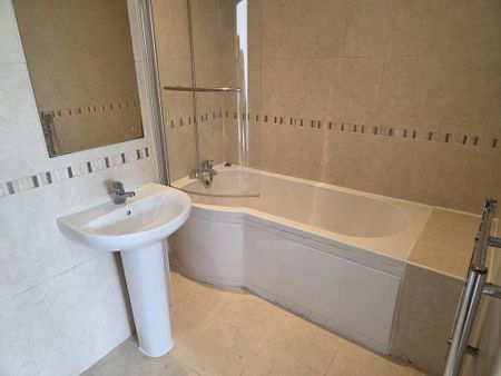 2 bedroom ground floor flat to rent - Photo 4