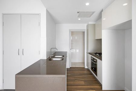 Spacious Two Bedroom Apt I Sunny Aspect I Pool & Gym - Photo 3