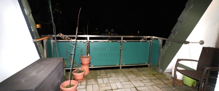 Voerde-Zentrum! Helle Dachgeschosswohnung mit Loggia und großzügiger Raumaufteilung! - Photo 1