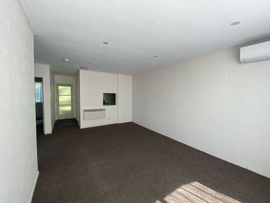 Charming 2BR Home in Normandale! - Photo 1