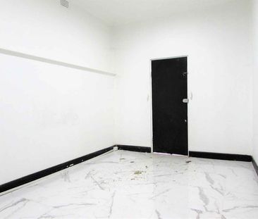 SPACIOUS 2 BEDROOM APARTMENT IN EXCELLENT LOCATION - Photo 1