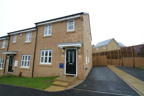 2 bedroom end of terrace house to rent - Photo 1