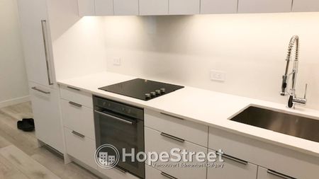 1 Bed Condo In University District W/ Undgr. Parking: Walk To Uof C. - Photo 4