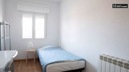 Single Bed in Bright rooms for rent in 3-bedroom apartment in Hortaleza - Foto 5