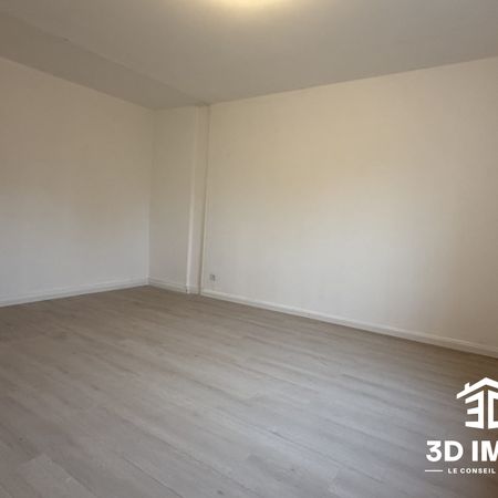 Location Appartement 3 pièces 80m² AVESNES SUR HELPE 59440 - Photo 4