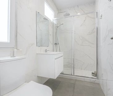 Room in a shared 8-bedroom apartment for rent in Lisbon - Foto 4