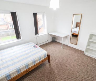 4 bedroom detached house to rent - Photo 5