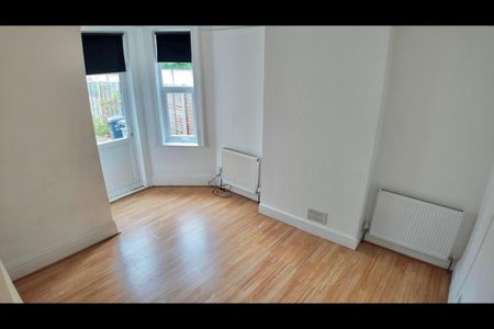 Room in a Shared House, New Bedford Road, LU3 - Photo 2