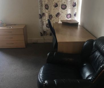 5 bed house to rent, PENBRYN TERRACE, SA2 - Photo 4