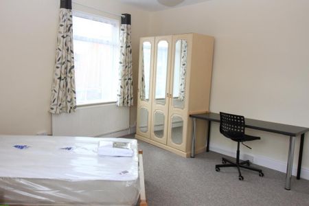 6 bedroom end of terrace house to rent - Photo 2