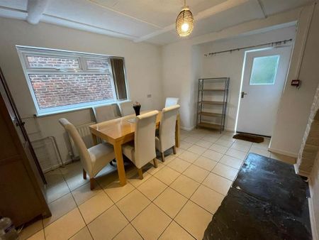 1 bedroom in a house share to rent - Photo 3