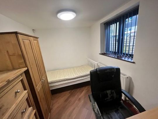 6 bedroom terraced house to rent - Photo 1