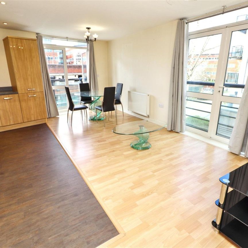 Maxwell Road, Borehamwood - Photo 1