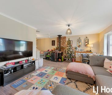 Beautiful Family Home in Beachside Suburb - Photo 3