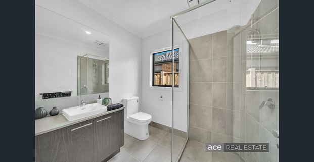 Brand New 4-Bedroom Home in Prestigious Mandalay Estate!! - Photo 1