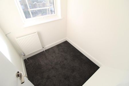 4 bedroom terraced house to rent - Photo 4