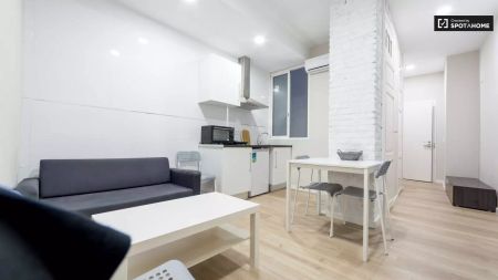 1-bedroom apartment for rent in La Gran Vía. - Photo 4