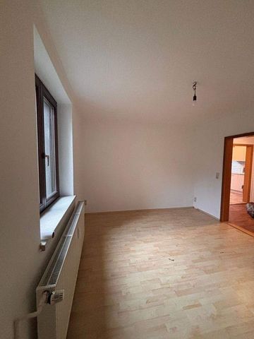 Helle 2-Raum-Wohnung mit Einbauküche in Lunzenau OT Berthelsdorf! - Photo 4