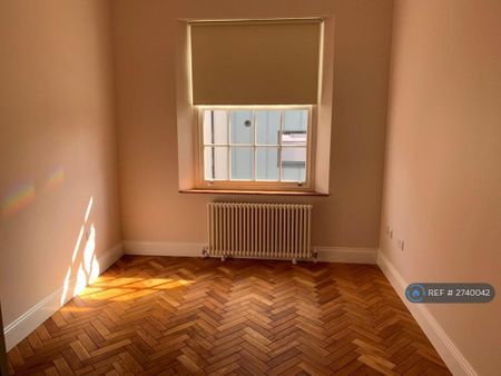 3 bedroom flat to rent - Photo 5