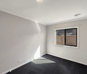 🏡 Brand New 5-Bedroom House in Thornhill Park - Photo 4