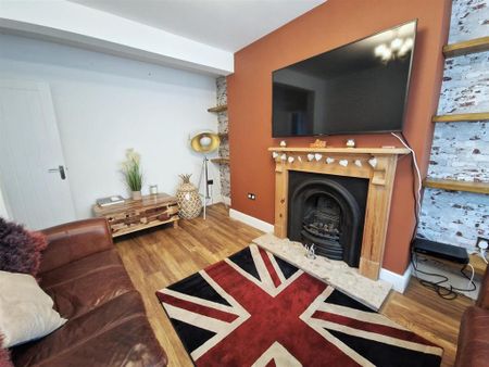 3 bedroom semi-detached house to rent - Photo 3